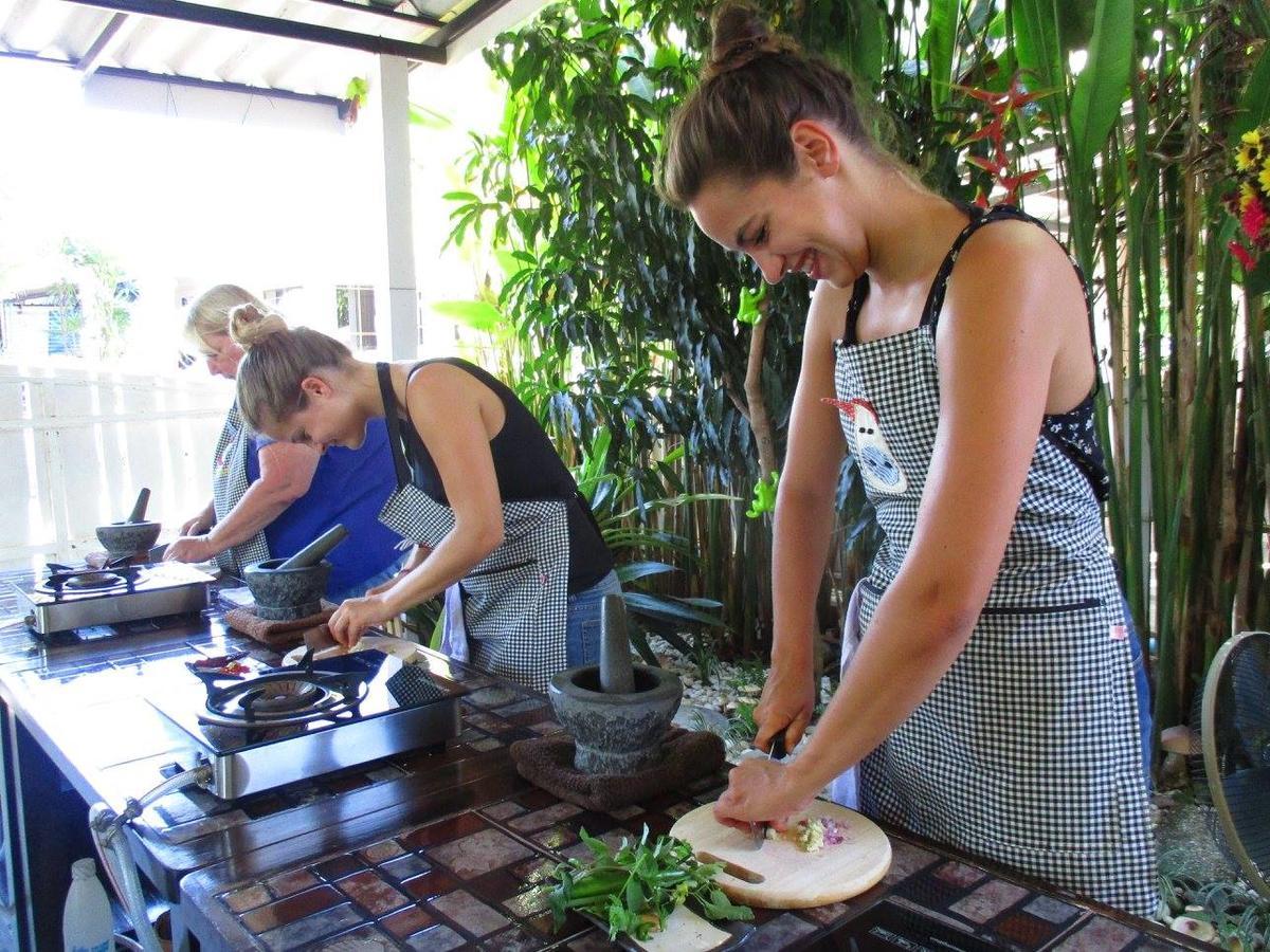 Bed and Breakfast Sister House Chiangmai (Adults Only) Чіангмай Екстер'єр фото